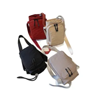 Nylon Umhängetasche für Outdoor Sport, wasserdichte Schultertasche für Handy und Trinkflasche.