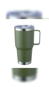 Vista dettagliata del bicchiere isolante in acciaio inossidabile verde da 20oz con manico.