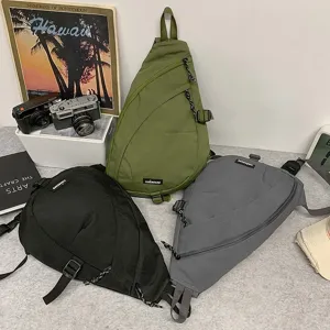 Set aus drei tropfenförmigen Nylon-Umhängetaschen in Olivgrün Schwarz und Grau für Reisen