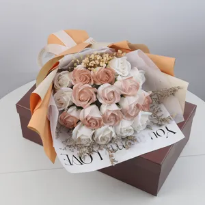 Ramo de rosas de jabón con flores secas en caja de regalo marrón para San Valentín