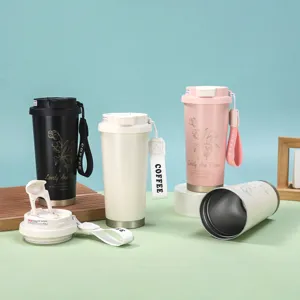 Gobelet isotherme en acier inoxydable avec sangle et motif floral pour étudiants.