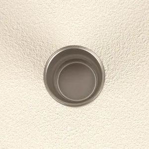 Vista detallada interior de la mini taza de vino aislada de acero inoxidable de 3oz.