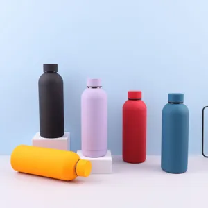 Five colors of 304 stainless steel insulated sport water bottles on white display blocks