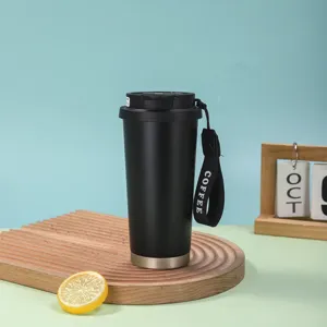 Tasse de voyage isotherme en acier inoxydable noir avec lanière et couvercle étanche pour café.