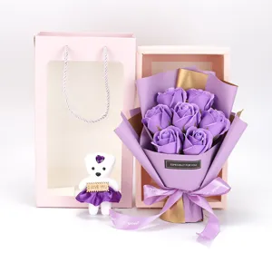 Valentijn cadeau 7 zeep rozen boeket met schattige teddybeer in roze geschenkdoos