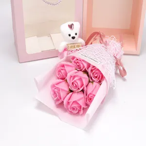 Valentijn cadeau 7 zeep rozen boeket met teddybeer en roze geschenkdoos voor liefde.