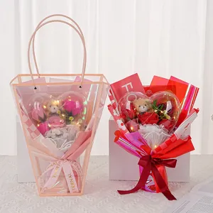 Herzförmige Seifenrosen-Bouquets mit LED-Lichtern und einem niedlichen kleinen Teddybären