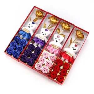 Romantisches Geschenkset mit Goldfolienrose, weißem Plüschbären und sechs bunten Seifenrosen