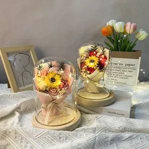Gedetailleerd overzicht van LED glazen koepel roos zonnebloem eeuwige bloem cadeau.