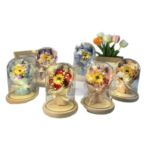 Glazen koepel zonnebloem roos eeuwige bloem lamp met LED licht, romantisch cadeau voor afstudeerders.