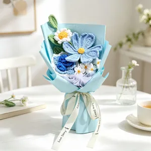 Bouquet di fiori all'uncinetto fatti a mano in confezione blu con nastro Love Story