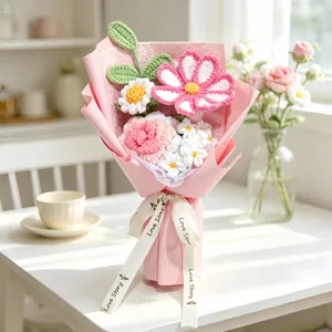 Bouquet di fiori rosa all'uncinetto fatto a mano con cosmo e rose regalo per San Valentino