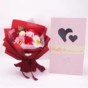 Seifenblumenstrauß-Set in einer rosa herzförmigen Geschenkbox zum Valentinstag