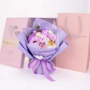 Elegantes lila Seifenblumenstrauß-Set in rosa Geschenkbox mit Herz