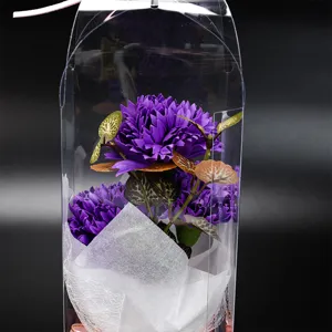 Bouquet de fleurs artificielles œillet en savon violet en coffret cadeau transparent.
