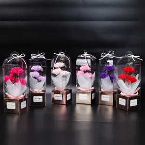 Magnifique bouquet de roses en savon dans une boîte transparente pour fête des mères!