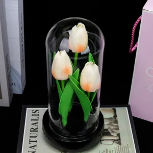 Veilleuse dôme en verre tulipe artificielle vue de détail, décoration florale lumineuse.