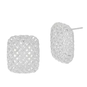 Pendientes de botón cuadrados de malla plateada con diseño texturizado elegante mujer