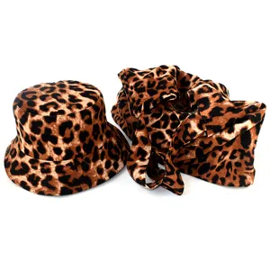 Cappello secchiello stampa leopardata autunno inverno alla moda con set borsa abbinata
