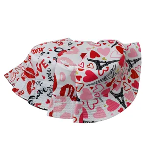 Cappello da pescatore stampato con cuore e torre per viaggi estivi e primaverili allaperto.