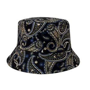 Dettaglio cappello secchiello stampa paisley rétro, cappello nero casual per primavera estate.