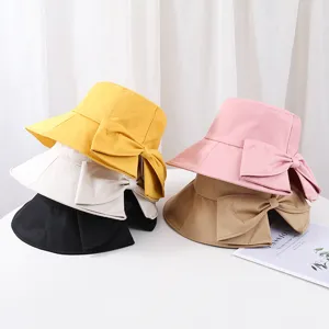 Variété de chapeaux cloches colorés pour femmes avec gros nœuds et fente arrière