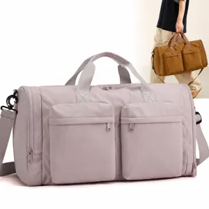 Grand sac de voyage de sport avec compartiment à chaussures séparé et design imperméable.