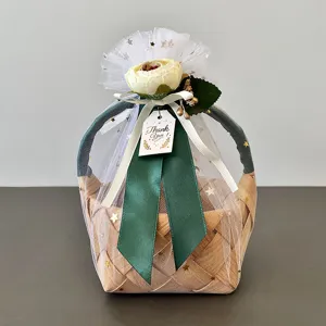 Handgemaakte rotan geschenkmand huwelijk decoratieve geweven opbergmand met linten en bloem