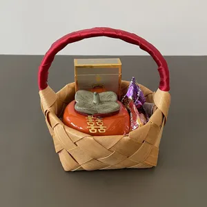 Handgemaakt houten geweven geschenk mand met rode handvat voor huwelijksdecoratie