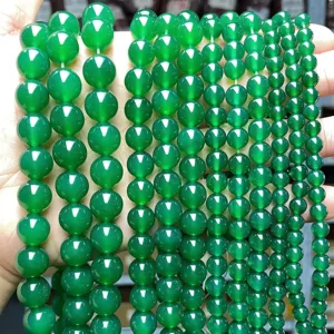 Detailed view of 7A grade green agate beads in various sizes for DIY jewelry making.