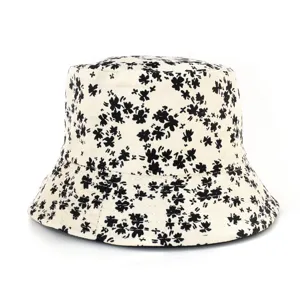Cappello da pescatore floreale classico in bianco e nero per donna, elegante cappello da sole.