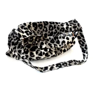 Borsa a tracolla morbida chic con stampa leopardata nero-grigio, accessorio moda.