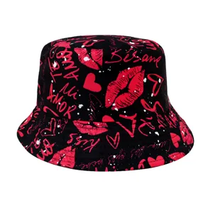 Cappello da pesca nero con labbra rosse e stampa graffiti, cappello da sole casual primaverile.