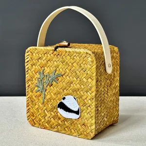 Hand Woven Willow Straw Storage Basket Rattan Gift Box Pastoral Style Organizer With Handle And Panda Embroidery For Home Decor