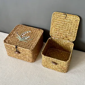 Natural straw woven storage box with lid and floral embroidery for gift packaging