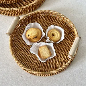 Cestino portaoggetti rotondo intrecciato con manici in legno, cesto di frutta in rattan.
