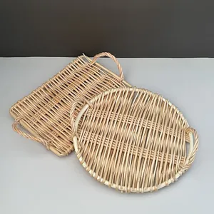 Handgemaakte rotan dienbladen set, ronde en rechthoekige decoratieve manden met handvatten.