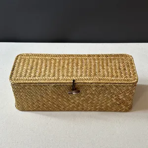 Traditionelle handgewebte Aufbewahrungsbox aus Seegras mit Deckel und Verschluss für Schreibtisch