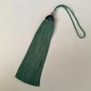 Elegante nappa di seta verde con cappuccio decorativo in smalto vintage per scatole regalo
