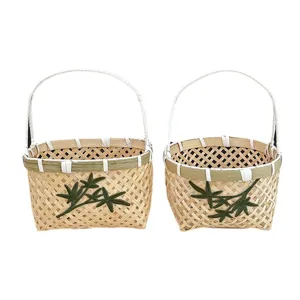 Mini panier en bambou tressé à la main avec poignée et motif de feuille de bambou