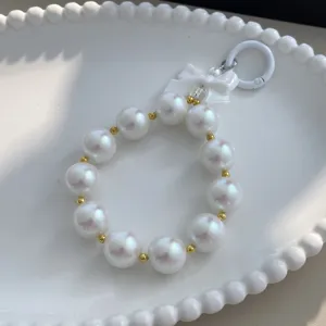 Elegante ciondolo di perle bianche iridescenti con fiocco per telefono o borsa