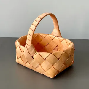 Handgemaakt houten geweven opbergmandje, draagbare mand voor snoep of huwelijksgunsten.