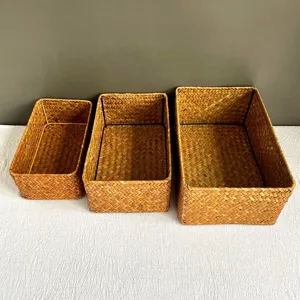 Panier de rangement en rotin rectangulaire, boîte tissée ouverte faite main pour cosmétiques.