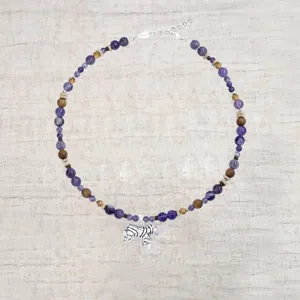 Vintage kralenketting met amethist kralen en een zilveren zebra bedel hanger ontwerp