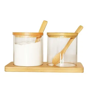 Juego de tarros de especia de vidrio transparente con tapa de madera detalle cocina