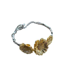 Elegante madeliefje armband in goud en zilver voor dames, luxe bloemen sieraden