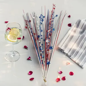 Nahaufnahme patriotischer Sternen-Zweige in Rot Weiß Blau für die Unabhängigkeitstag-Party