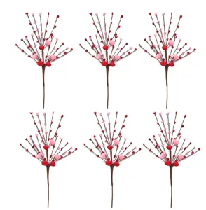 Dettaglio di 6 rami con cuori rosa, decorazioni floreali artificiali per la festa di San Valentino.