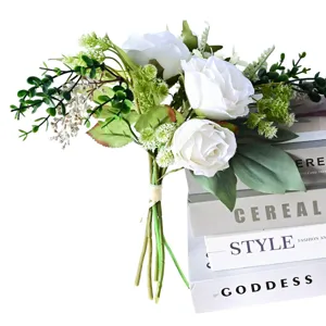 Bouquet de mariée de roses artificielles blanches avec feuilles d'eucalyptus déco.