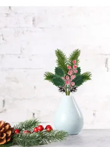 Künstliche Weihnachts-Tannennadeln beere Tannenzapfen Zweig für Heimdekoration Detailansicht